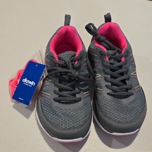 Diawin Wide Toe Sneakers, Size 6.5W.  NWT
